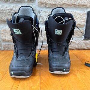 Burton Black & Blue Snowboard Boots (Women’s US 6)